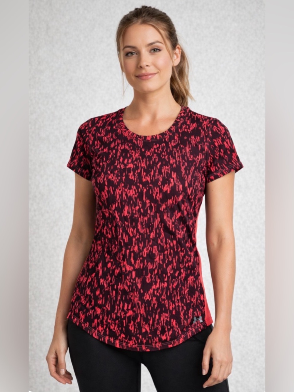 Under Armour Women’s Small HeatGear Athletic Top Red Black Print Shirt